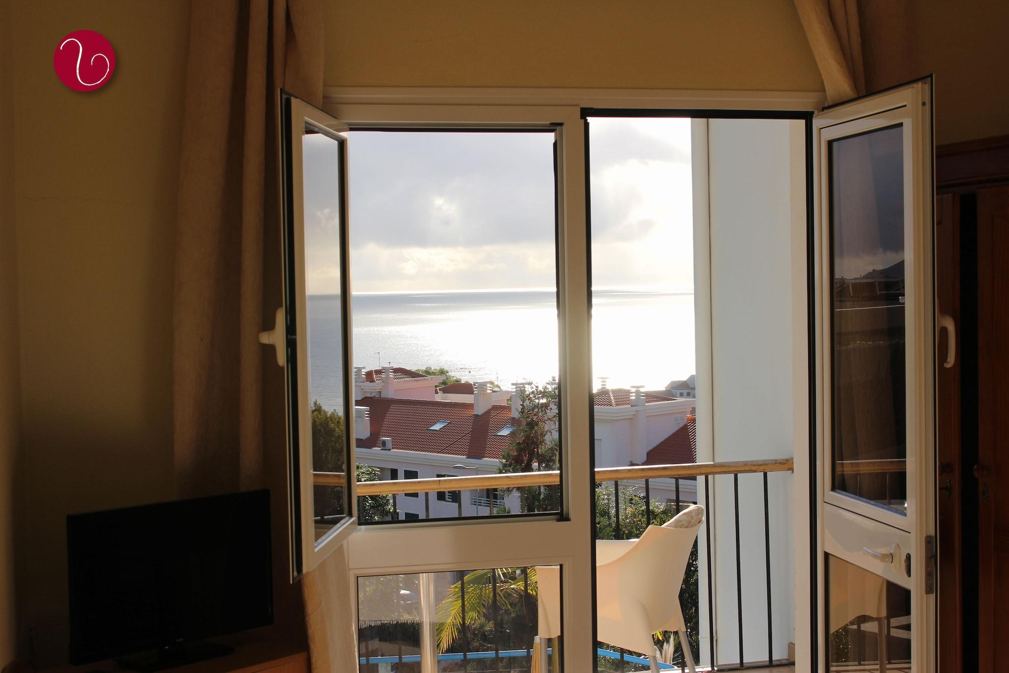 Guesthouse Vila Lusitania ฟุงชาล ภายนอก รูปภาพ