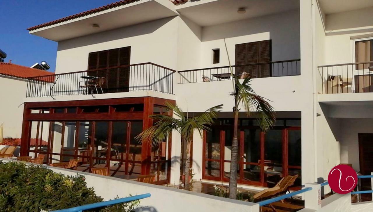 Guesthouse Vila Lusitania ฟุงชาล ภายนอก รูปภาพ