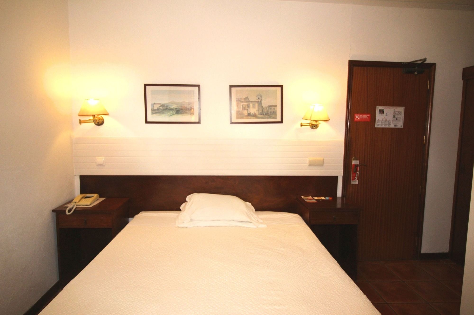 Guesthouse Vila Lusitania ฟุงชาล ภายนอก รูปภาพ