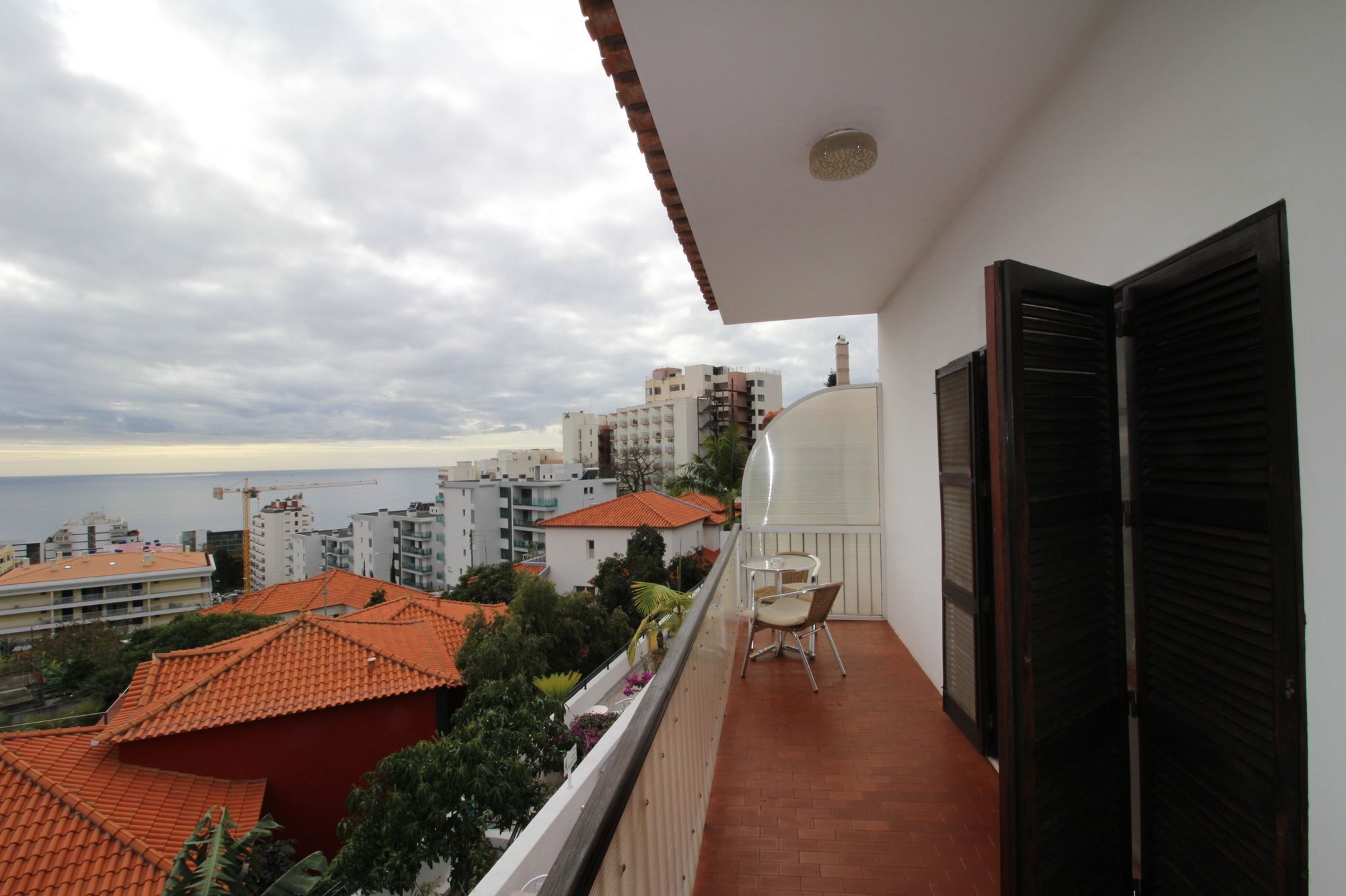 Guesthouse Vila Lusitania ฟุงชาล ภายนอก รูปภาพ