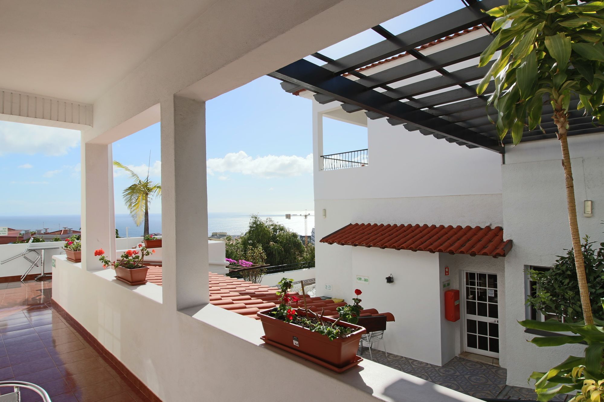 Guesthouse Vila Lusitania ฟุงชาล ภายนอก รูปภาพ