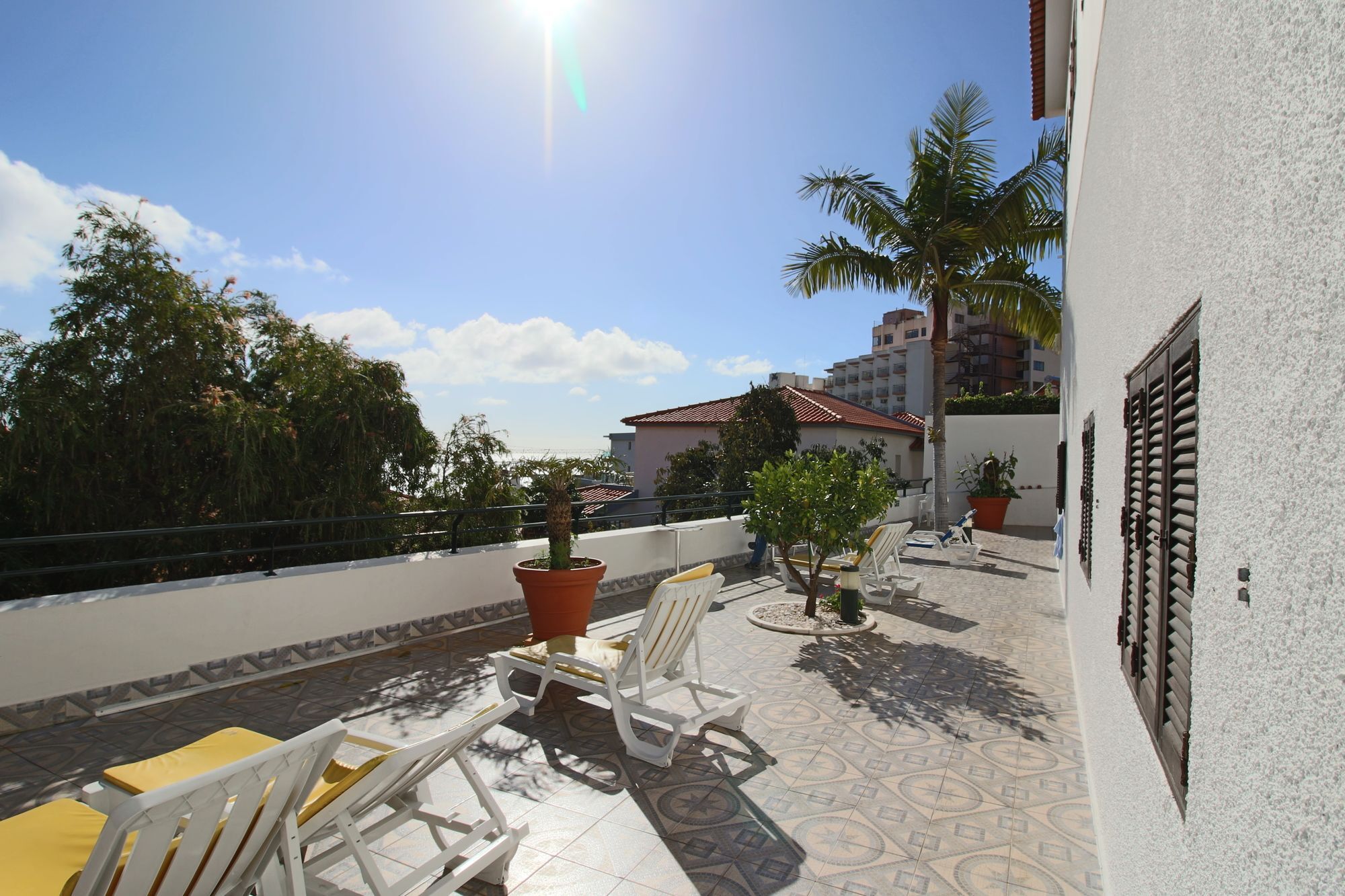 Guesthouse Vila Lusitania ฟุงชาล ภายนอก รูปภาพ